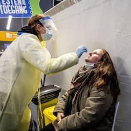 Omikronvariant van corona leidt tot minder vermoeidheid dan eerdere versies