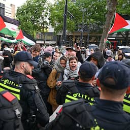Agent mishandeld bij demonstratie Rotterdam, tientallen betogers aangehouden