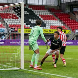 Jong Feyenoord grijpt ondanks zege in derby naast promotie naar Tweede Divisie