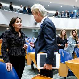 Spanning in Den Haag: coalitie overlegt over asielplannen Wilders